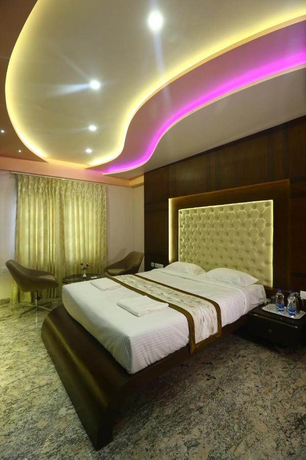 Hotel White Rock Bangalore Exterior photo